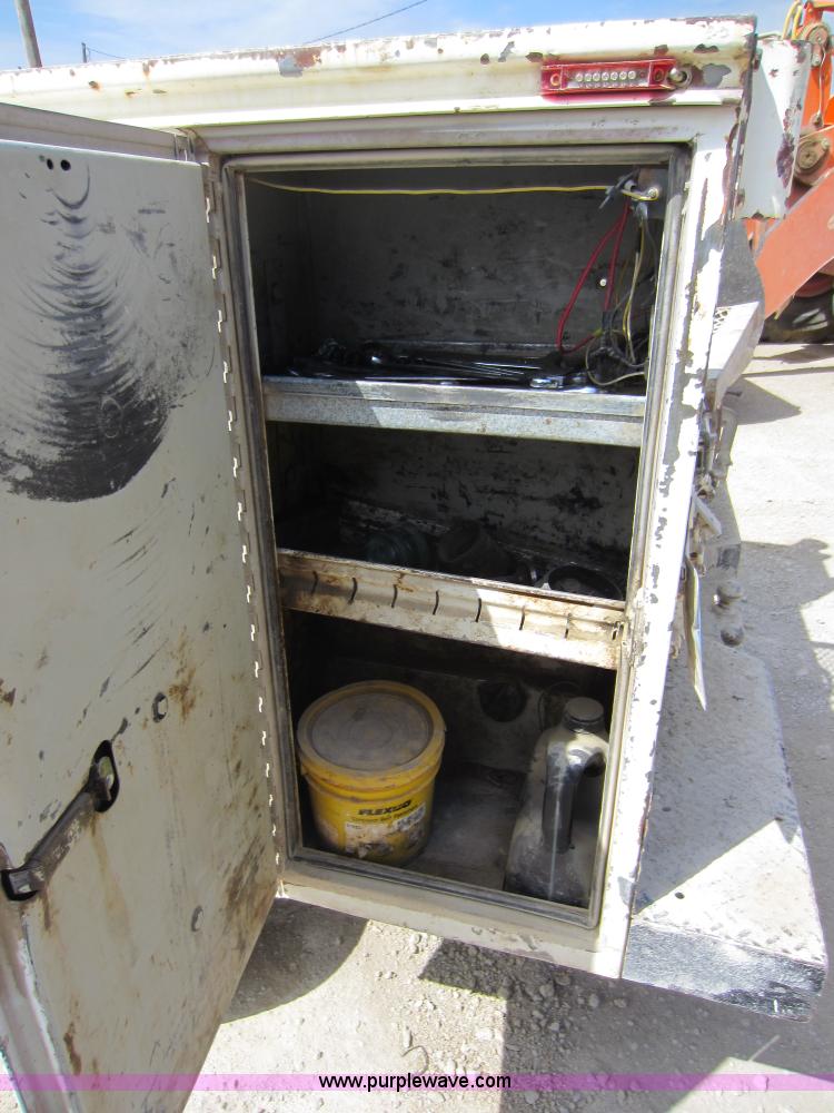 image for item D5587 2000 Ford F350 Super Duty utility pickup truck