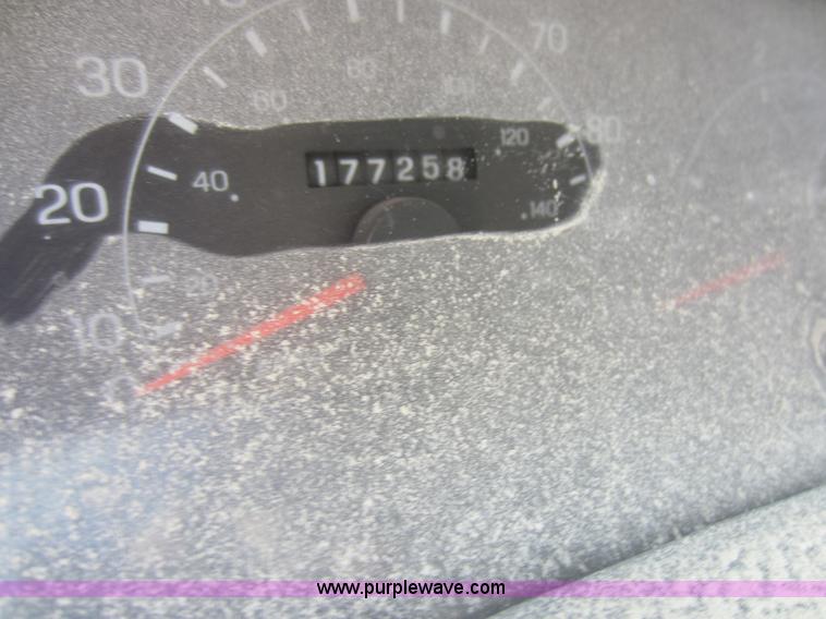 image for item D5587 2000 Ford F350 Super Duty utility pickup truck