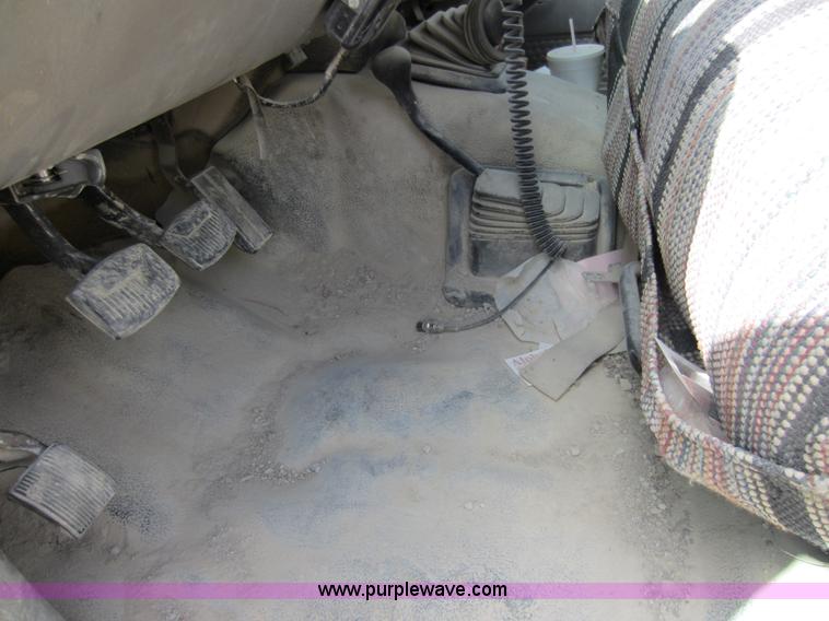 image for item D5587 2000 Ford F350 Super Duty utility pickup truck