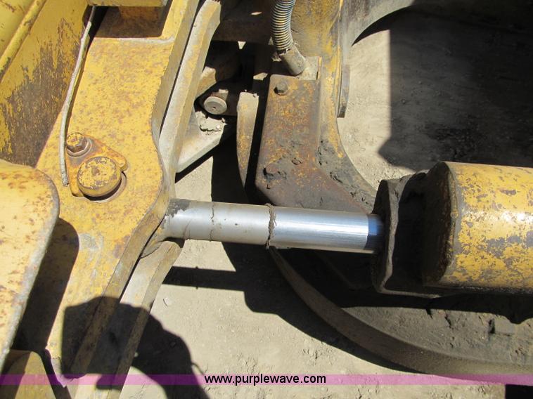 image for item D6504 1993 Caterpillar D4H LGP dozer