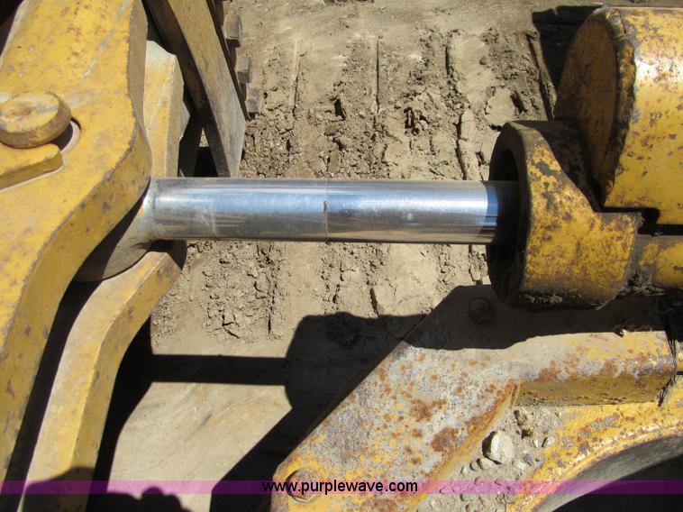 image for item D6504 1993 Caterpillar D4H LGP dozer