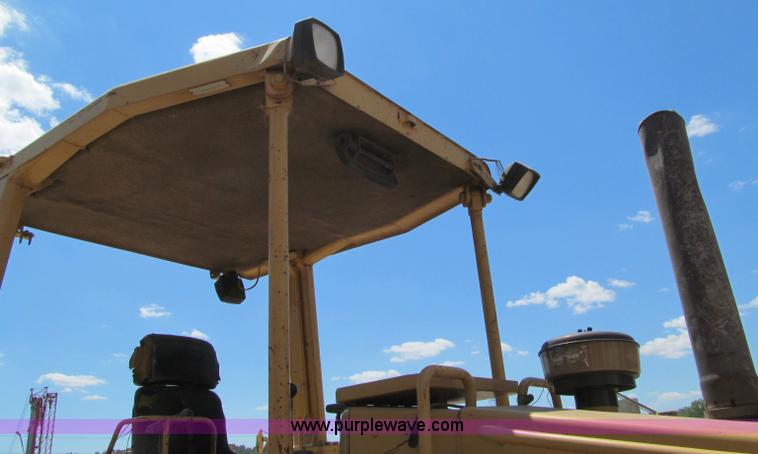 image for item D6504 1993 Caterpillar D4H LGP dozer