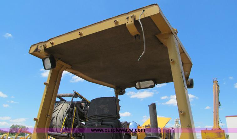 image for item D6504 1993 Caterpillar D4H LGP dozer