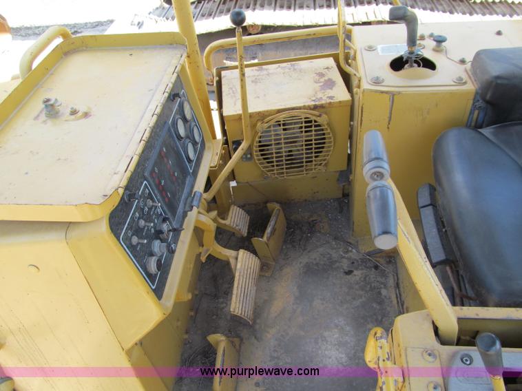 image for item D6504 1993 Caterpillar D4H LGP dozer