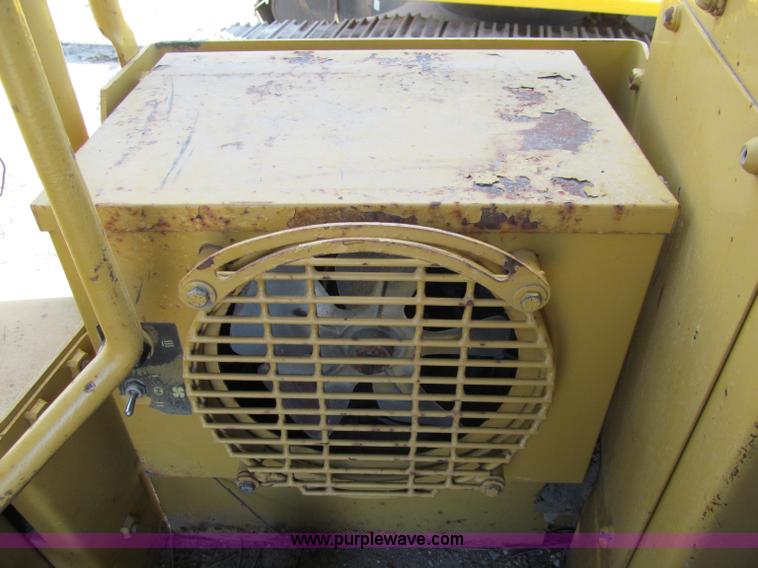 image for item D6504 1993 Caterpillar D4H LGP dozer