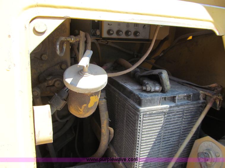 image for item D6504 1993 Caterpillar D4H LGP dozer