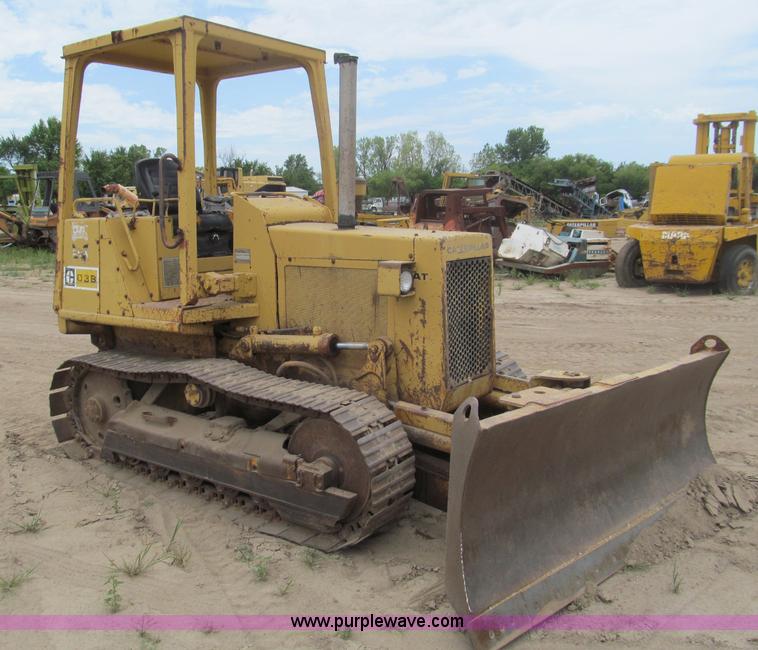 image for item F4536 1985 Caterpillar D3B-Z dozer