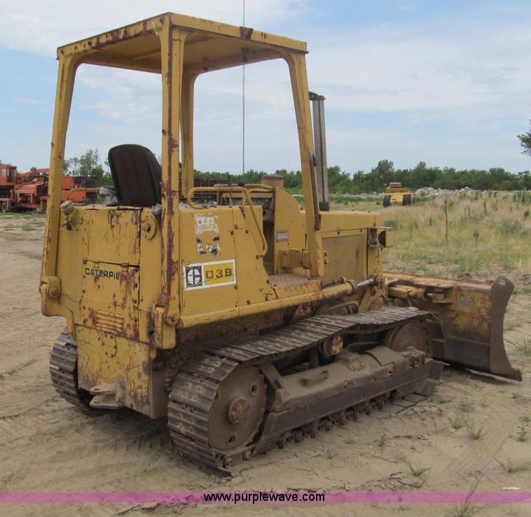 image for item F4536 1985 Caterpillar D3B-Z dozer