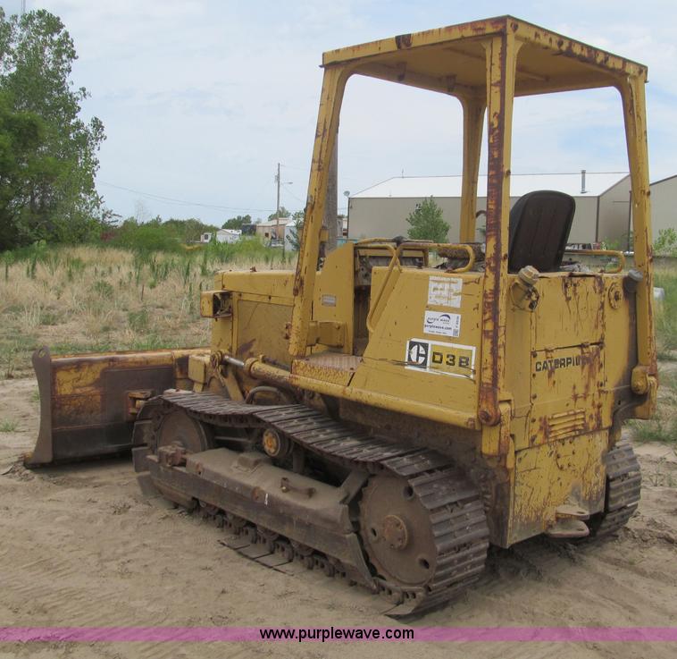 image for item F4536 1985 Caterpillar D3B-Z dozer