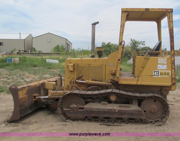image for item F4536 1985 Caterpillar D3B-Z dozer