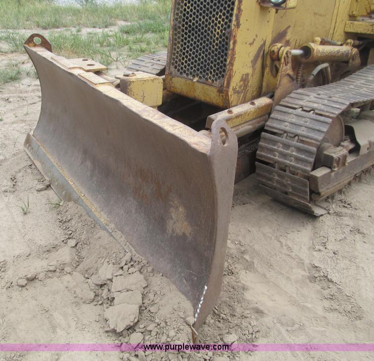 image for item F4536 1985 Caterpillar D3B-Z dozer
