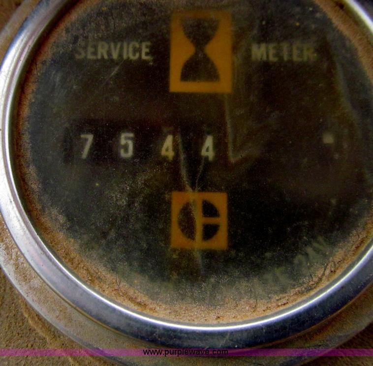 image for item F4536 1985 Caterpillar D3B-Z dozer