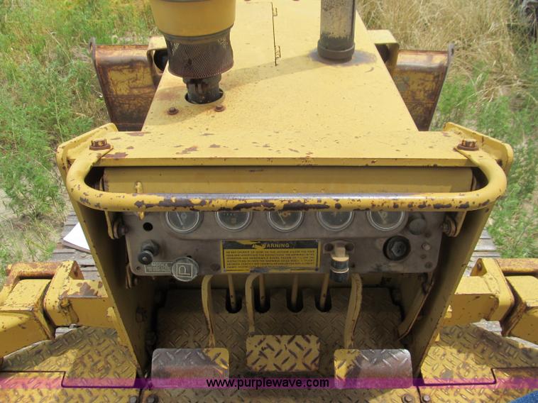 image for item F4536 1985 Caterpillar D3B-Z dozer
