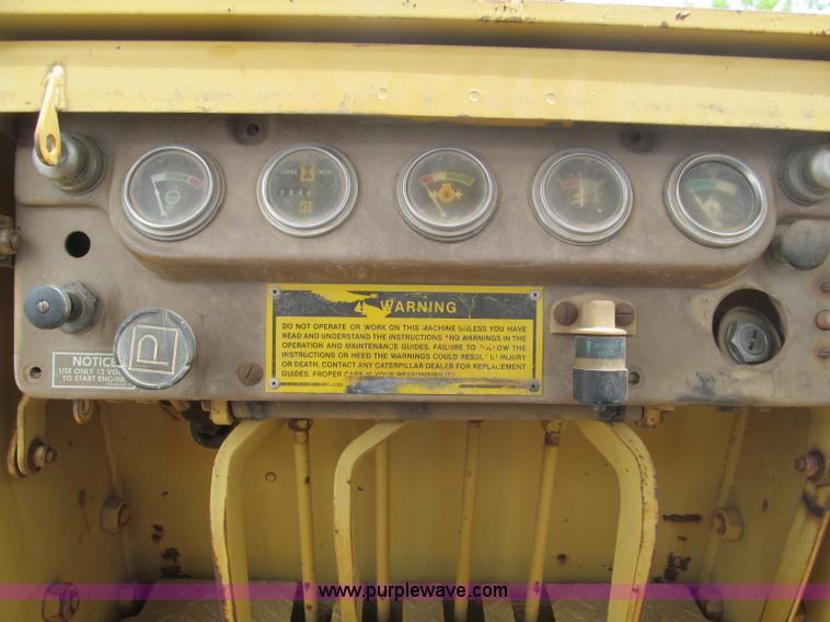 image for item F4536 1985 Caterpillar D3B-Z dozer