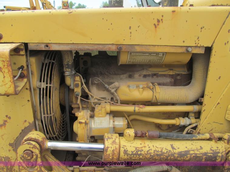 image for item F4536 1985 Caterpillar D3B-Z dozer