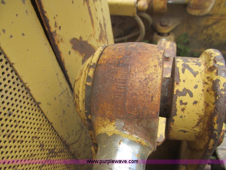 image for item F4536 1985 Caterpillar D3B-Z dozer