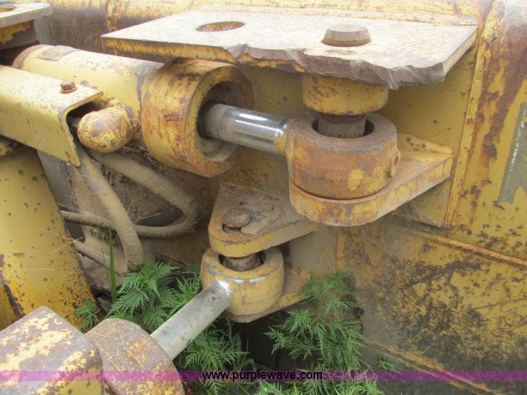 image for item F4536 1985 Caterpillar D3B-Z dozer