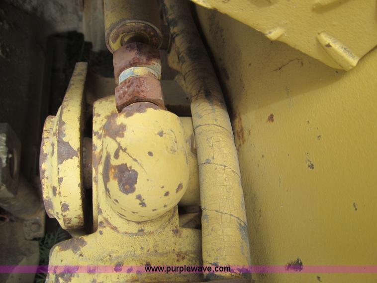 image for item F4536 1985 Caterpillar D3B-Z dozer