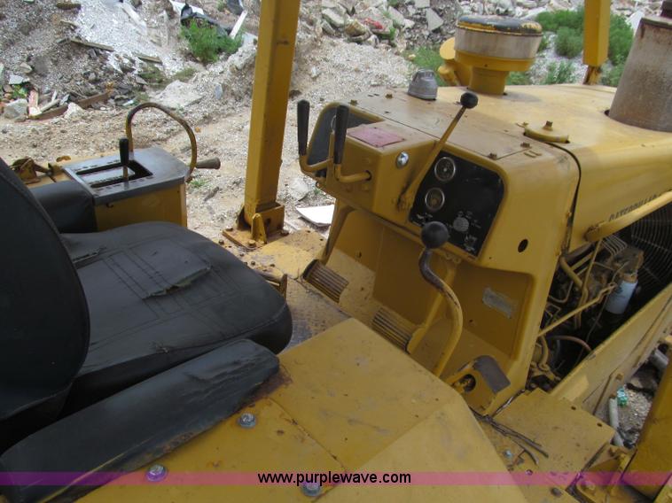 image for item F4537 1980 Caterpillar D6D dozer