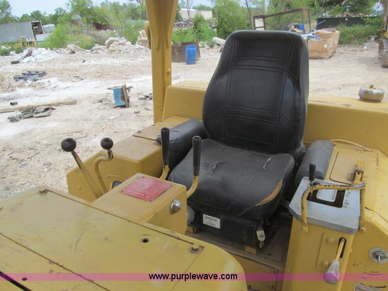 image for item F4537 1980 Caterpillar D6D dozer