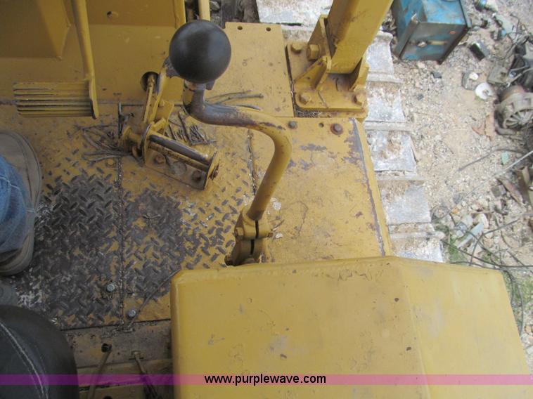image for item F4537 1980 Caterpillar D6D dozer