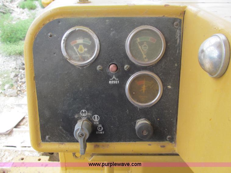 image for item F4537 1980 Caterpillar D6D dozer