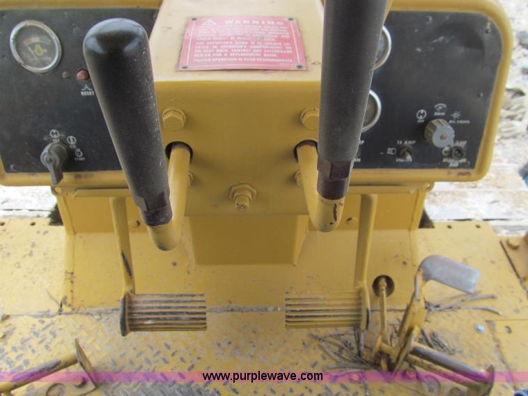 image for item F4537 1980 Caterpillar D6D dozer
