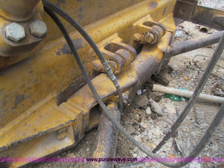 image for item F4537 1980 Caterpillar D6D dozer