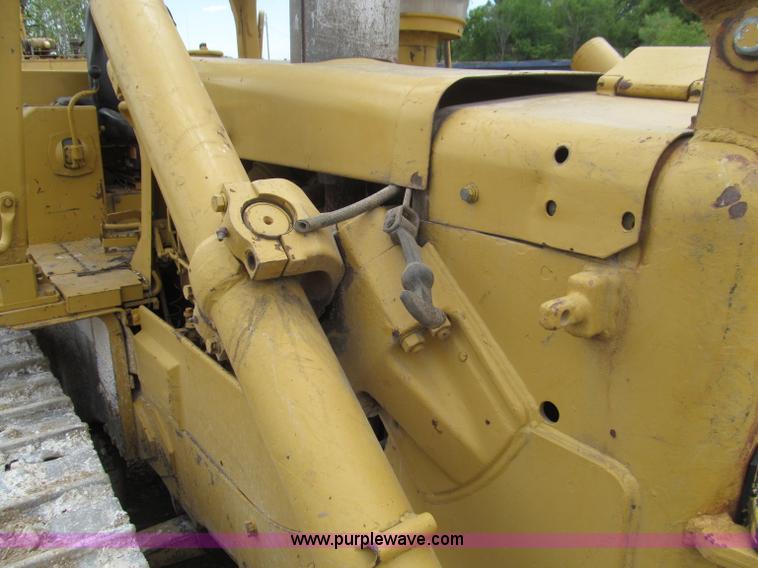 image for item F4537 1980 Caterpillar D6D dozer
