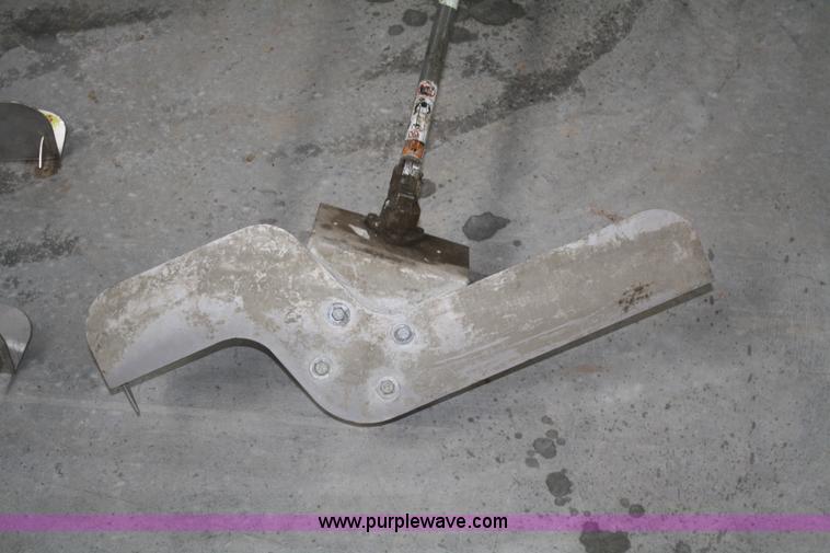 image for item L9453 DOT curb trowels