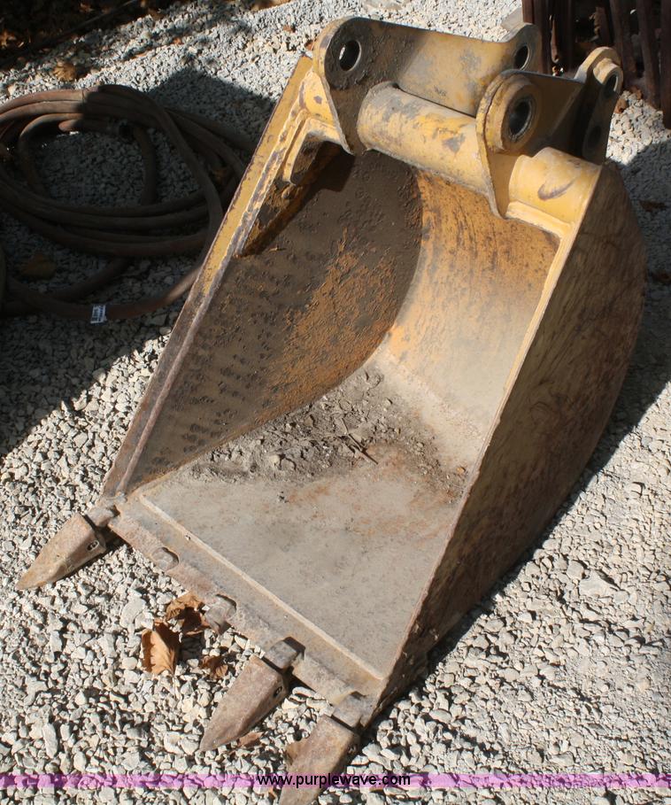 image for item L9481 24" backhoe bucket