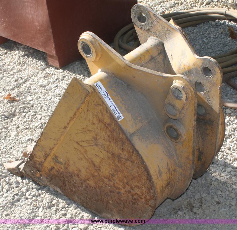 image for item L9481 24" backhoe bucket
