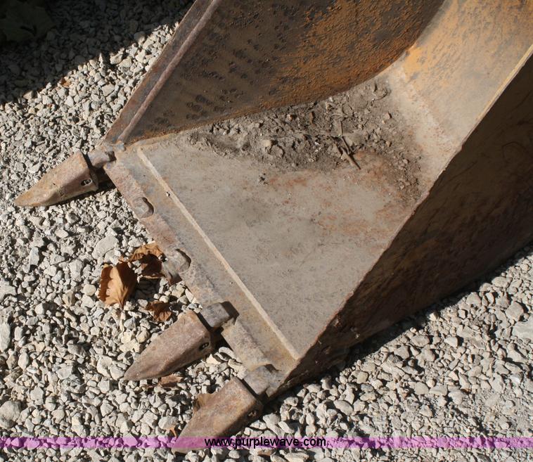 image for item L9481 24" backhoe bucket