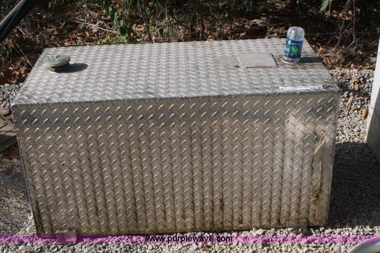 image for item L9485 100 gallon tread plate fuel tank