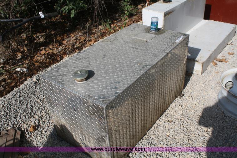 image for item L9485 100 gallon tread plate fuel tank