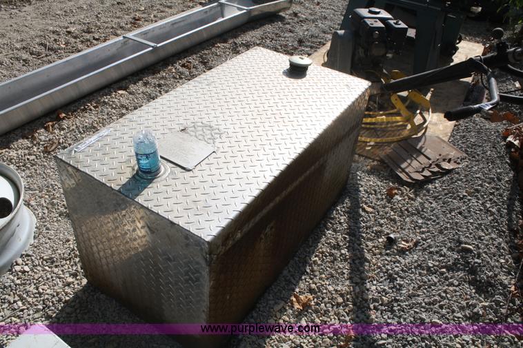 image for item L9485 100 gallon tread plate fuel tank