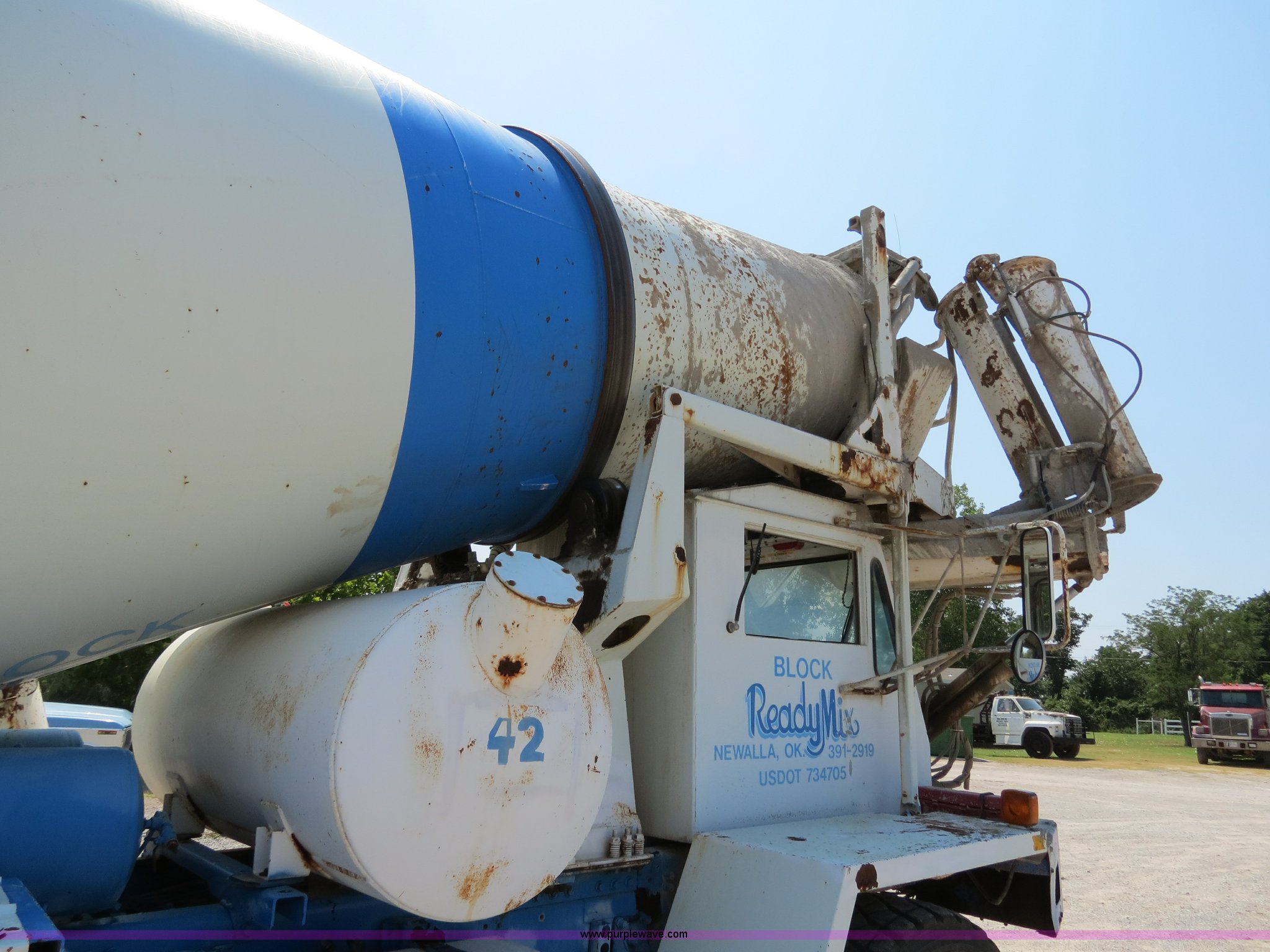 1996 Oshkosh MPT S2346 front discharge concrete mixer truck in McLoud