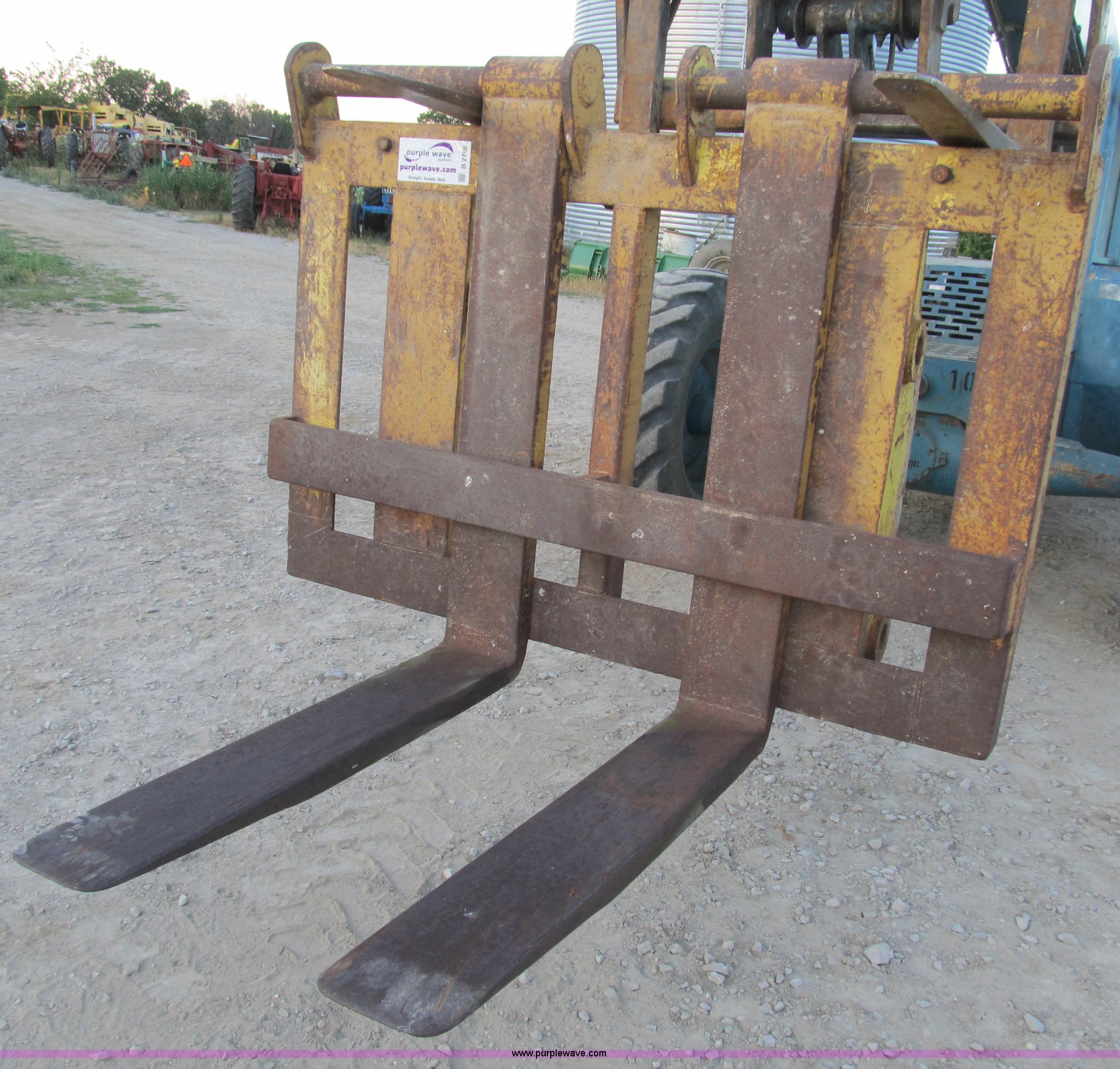 Forklift attachment in Shipman, IL Item B2768 sold Purple Wave