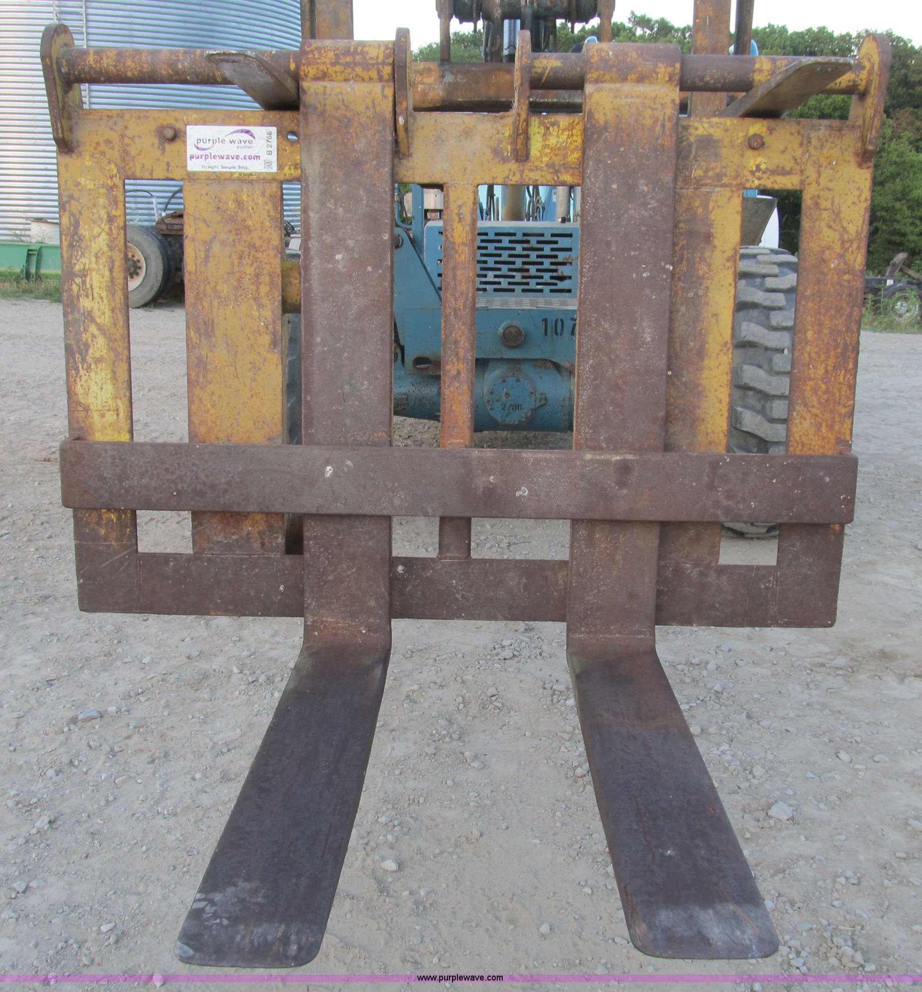 Forklift attachment in Shipman, IL Item B2768 sold Purple Wave