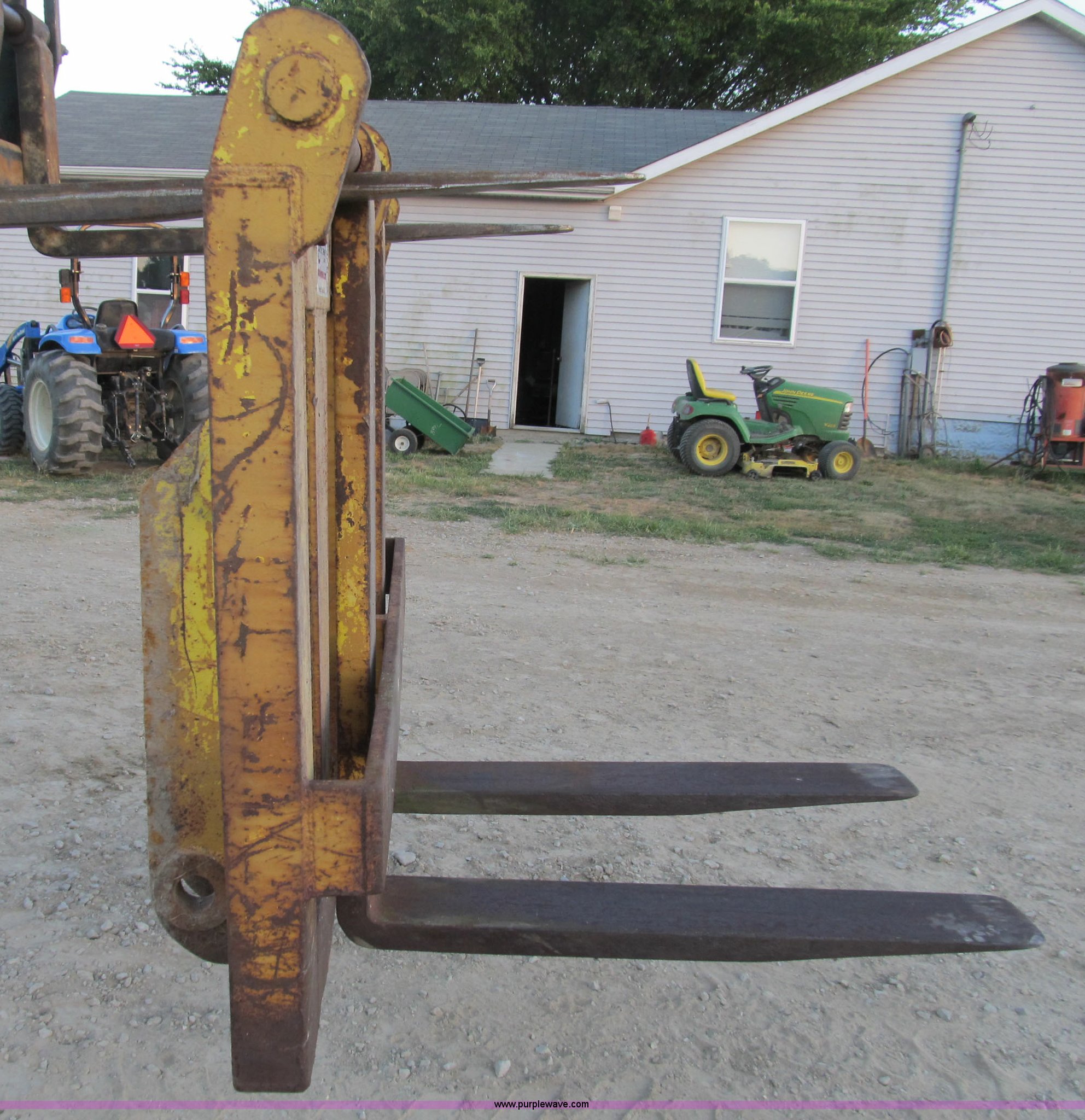 Forklift attachment in Shipman, IL Item B2768 sold Purple Wave