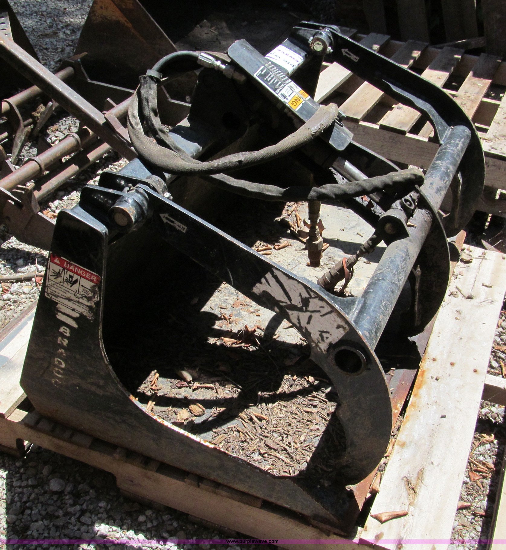 Bradco 42" grapple bucket in Riverside, MO Item C2427 sold Purple Wave