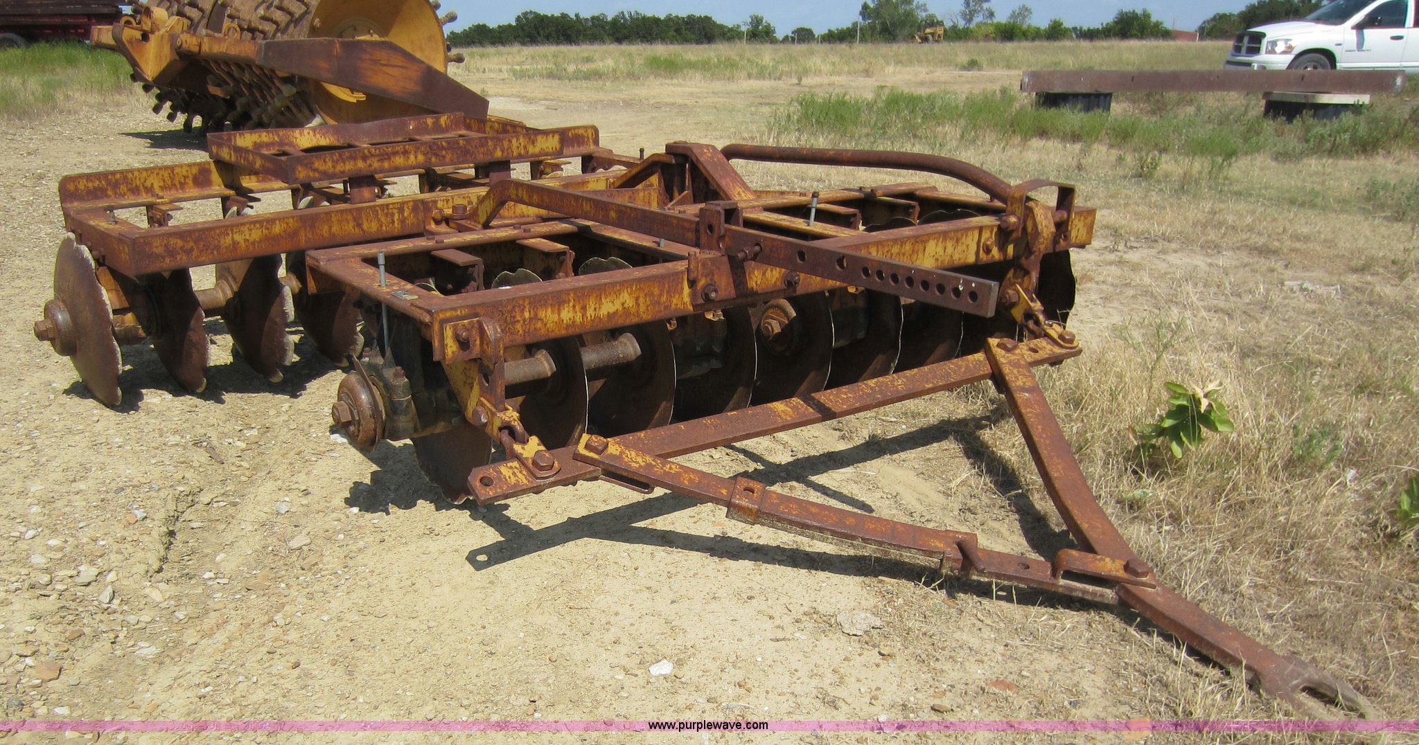Towner D40 10' offset disk in Sperry , OK Item D2049 sold Purple Wave