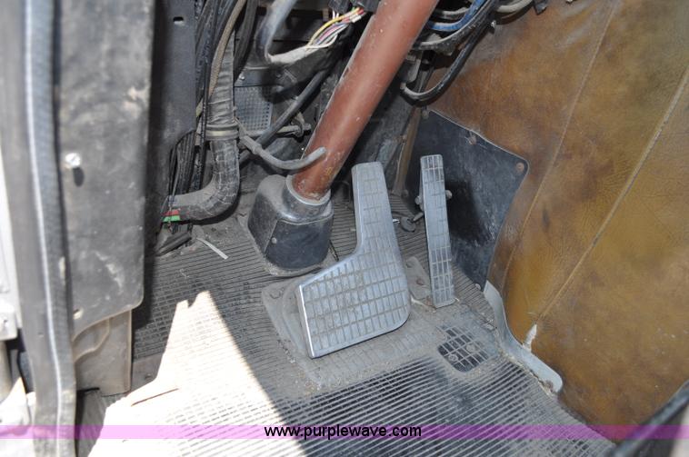 image for item A5950 1983 White Road XPeditor Z yard truck