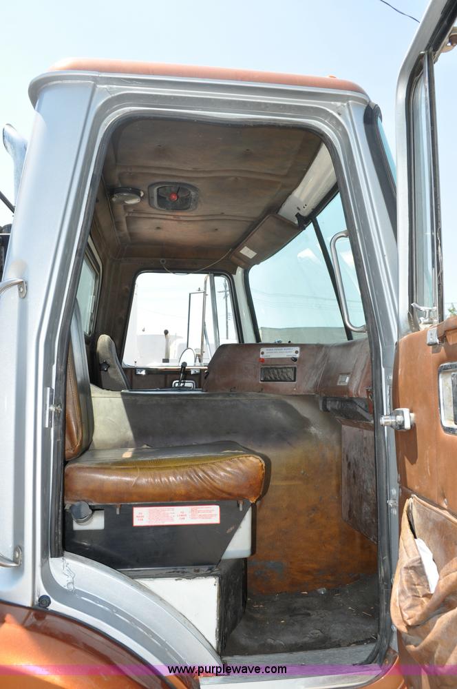 image for item A5950 1983 White Road XPeditor Z yard truck