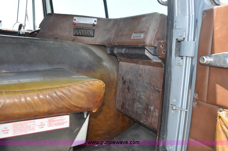 image for item A5950 1983 White Road XPeditor Z yard truck