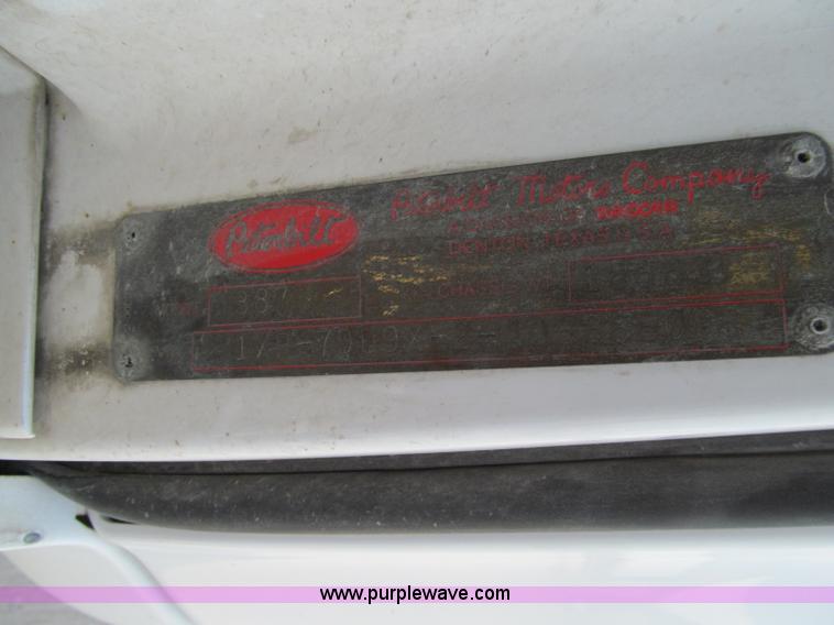 image for item A8437 2004 Peterbilt 387 semi truck