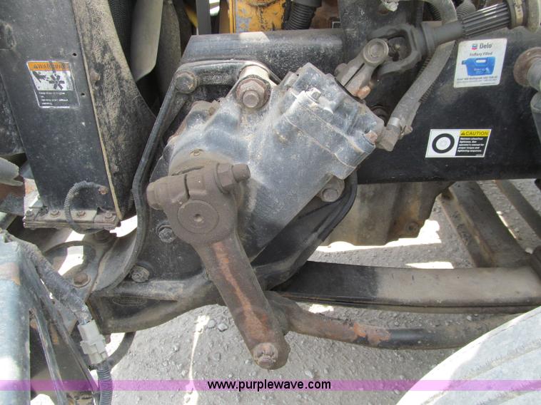 image for item A8437 2004 Peterbilt 387 semi truck