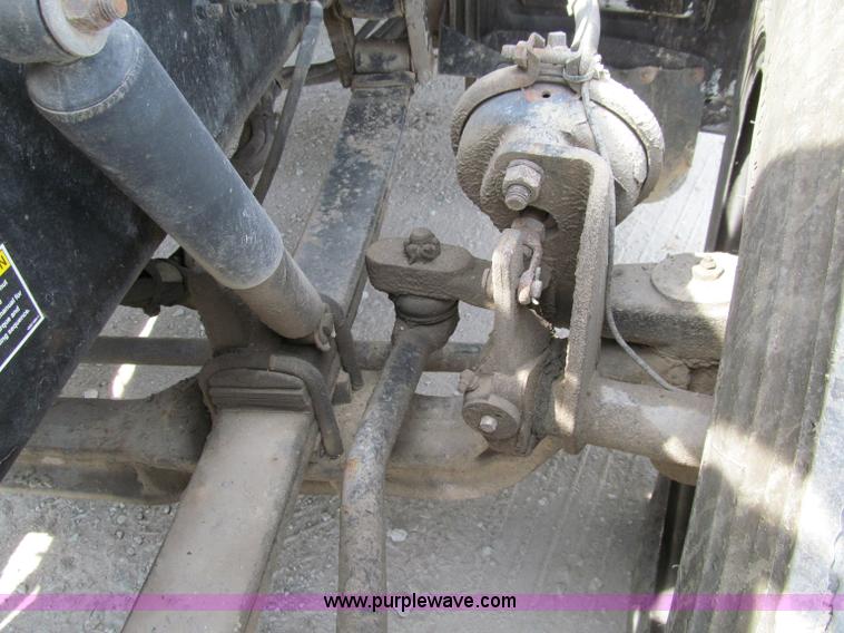 image for item A8437 2004 Peterbilt 387 semi truck