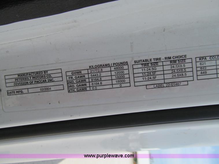 image for item A8440 2004 Peterbilt 387 semi truck