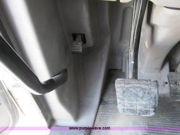 image for item A8440 2004 Peterbilt 387 semi truck